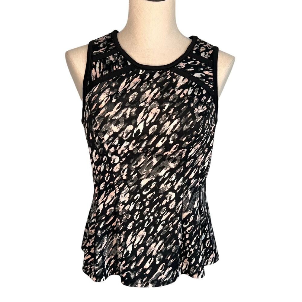 Xhilaration Black & White abstract Print Sleeveless Activewear Top L